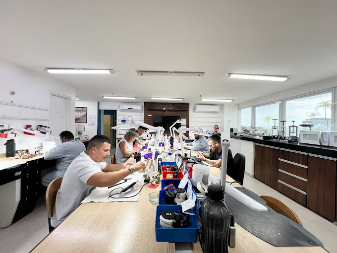 Equipe técnica trabalhando